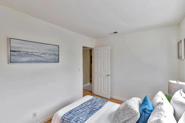 Image 20 of 35 For 988 Woodgrove Lane