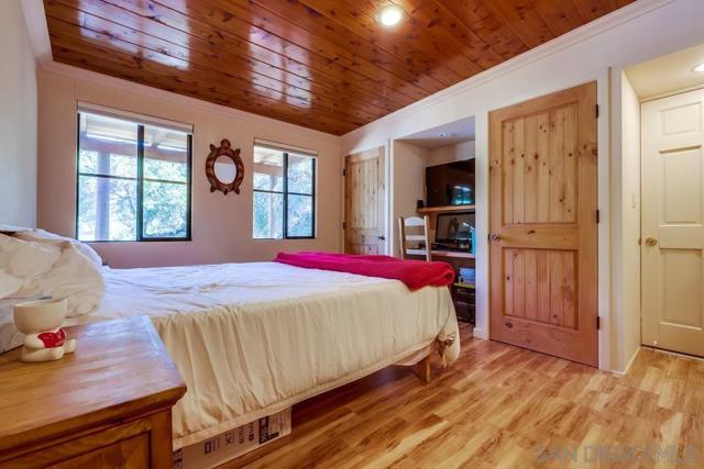 1511 Alpine Terrace Rd, Alpine CA: https://media.crmls.org/mediaz/73482905-e62a-4457-9c6b-a40a9aad018b.jpg