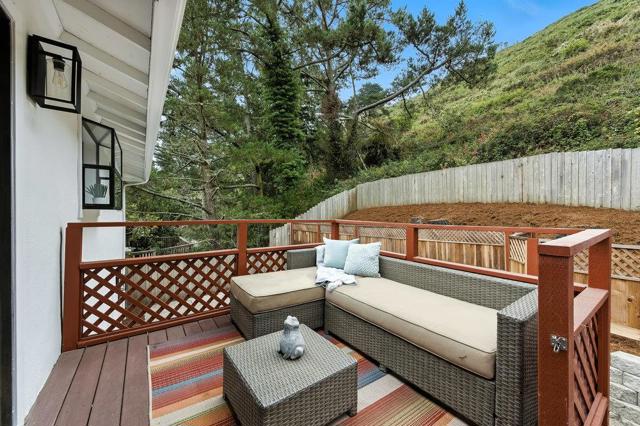 1527 Terra Nova Boulevard, Pacifica CA: https://media.crmls.org/mediaz/73483398-91f8-41de-acd1-67fb31732df8.jpg