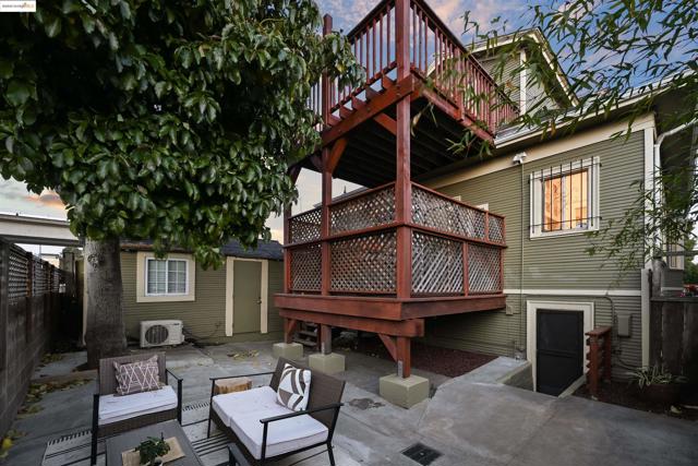 806 54Th St, Oakland CA: https://media.crmls.org/mediaz/73489e9d-6099-469d-8abd-7162b646f402.jpg