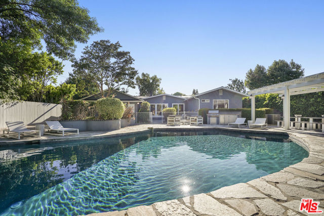 6002 Jumilla Avenue, Woodland Hills CA: https://media.crmls.org/mediaz/7348ea8f-482f-4bad-be66-d2983ab16efa.jpg