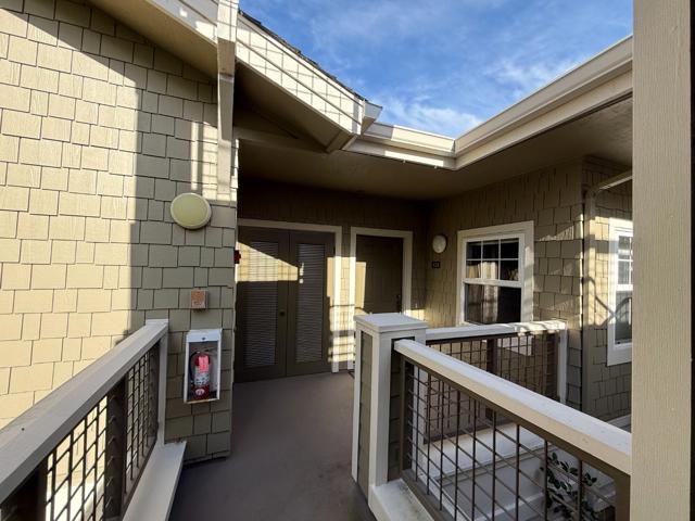 121 Crescent Court, Brisbane CA: https://media.crmls.org/mediaz/7348f379-c31c-43ca-bdf1-aa9a0cf693f5.jpg
