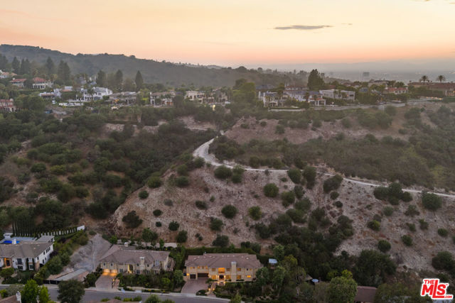 3697 Benedict Canyon Lane, Sherman Oaks CA: https://media.crmls.org/mediaz/7349044c-23c3-4838-b873-5beb3c06b3f8.jpg