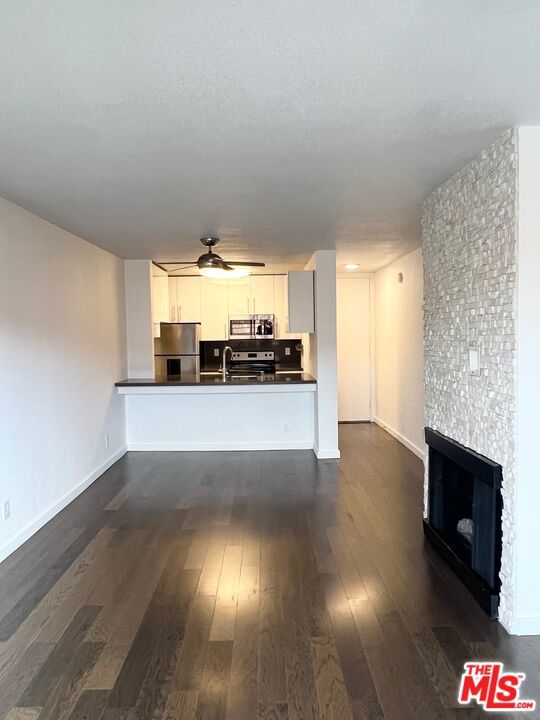 141 S Clark Drive, West Hollywood CA: https://media.crmls.org/mediaz/73493257-ce26-4051-a590-5c2a98c6db87.jpg