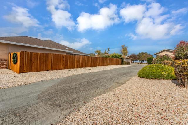 690 Ridgemark Drive, Hollister CA: https://media.crmls.org/mediaz/73495aba-ea23-4876-af53-0dafaaf7fb9a.jpg