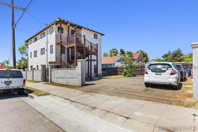 2832 34 K St, San Diego CA: https://media.crmls.org/mediaz/73497cb5-f2da-4b2a-b4ac-042dcb5b91ad.jpg