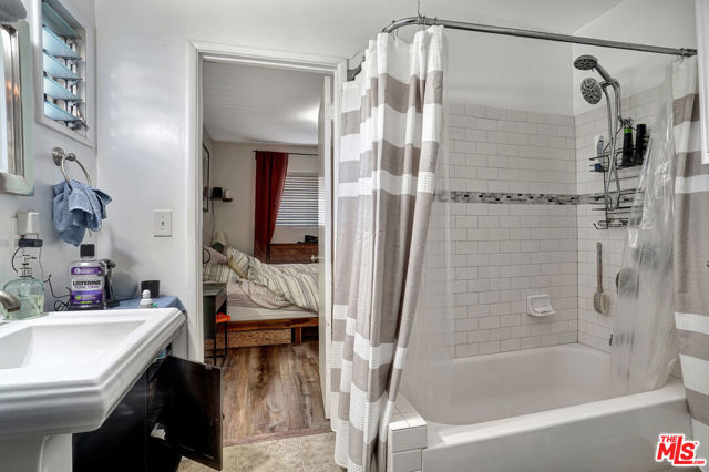 901 Rosemont Avenue, Los Angeles CA: https://media.crmls.org/mediaz/73498507-8d8a-4f9d-abb6-8c5d89bfb508.jpg
