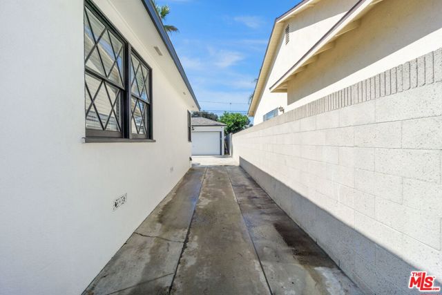 4723 Autry Avenue, Long Beach CA: https://media.crmls.org/mediaz/7349916c-aae1-4704-8e01-c37044bb4ab7.jpg