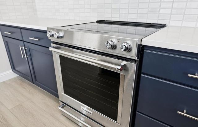 2425 Willow Way, San Mateo CA: https://media.crmls.org/mediaz/734a1e69-3cb5-4f0f-a6d0-8af2509683c0.jpg