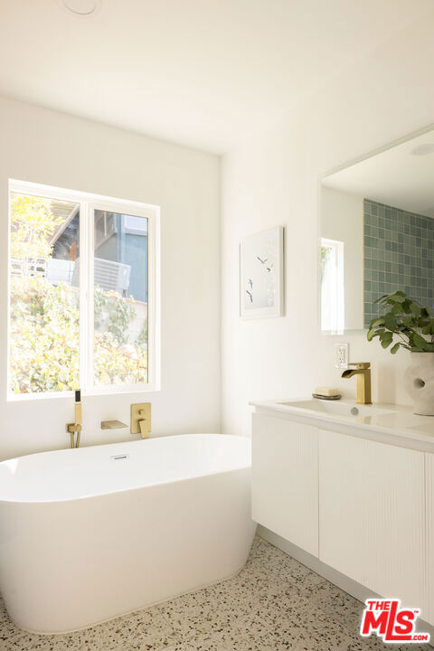 1336 Armadale Avenue, Los Angeles CA: https://media.crmls.org/mediaz/734a50e5-c228-42cb-b872-6e2ad5ac493a.jpg