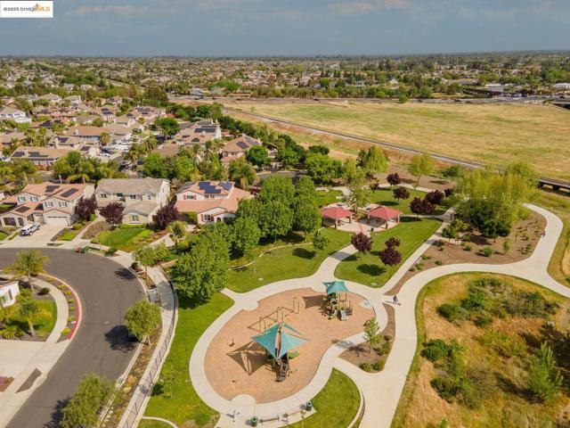719 Monte Verde Ln, Brentwood CA: https://media.crmls.org/mediaz/734aaeef-4224-480e-a651-8e19f9890775.jpg