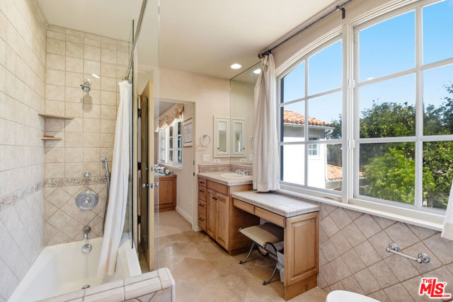 Image 23 of 42 For 3843 Rock Hampton Drive