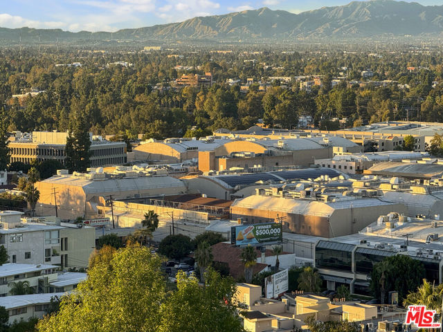 3838 Buena Park Drive, Studio City CA: https://media.crmls.org/mediaz/734b1dda-7536-48c4-ac24-e35b30df965f.jpg