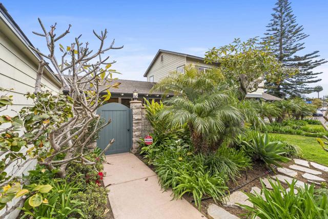 Detail Gallery Image 4 of 42 For 871 Tarento Dr, San Diego,  CA 92106 - 4 Beds | 3 Baths