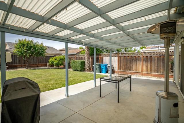1221 Jacqueline Drive, Hollister CA: https://media.crmls.org/mediaz/734b3e3c-f6f6-43d9-96b7-f9fb9c7d8595.jpg