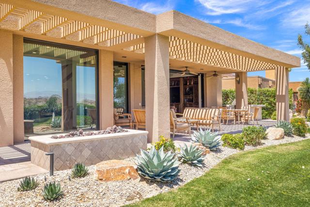 49006 Foxtail Lane, Palm Desert CA: https://media.crmls.org/mediaz/734ba53e-baff-46da-b8dd-6c7dfa06cfbd.jpg