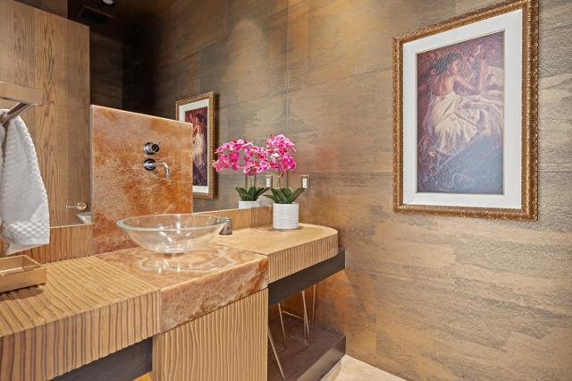 15 Buena Vista Court, Rancho Mirage CA: https://media.crmls.org/mediaz/734bbd02-a4ef-4fb2-a436-08932851aec1.jpg