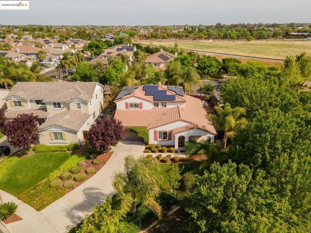 719 Monte Verde Ln, Brentwood CA: https://media.crmls.org/mediaz/734bd236-4767-48a5-8a64-22fbf01a18e0.jpg