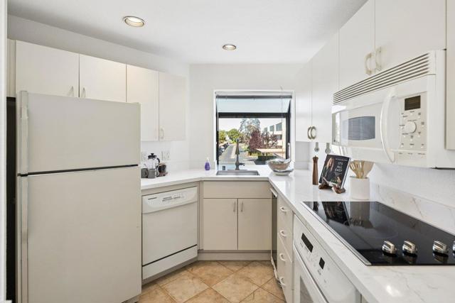 234 Shorebird Circle, Redwood City CA: https://media.crmls.org/mediaz/734bdb42-eb1f-4660-9348-08a32d5f79d3.jpg