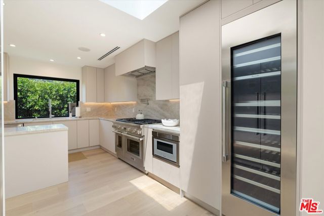 100 S La Jolla Avenue, Los Angeles CA: https://media.crmls.org/mediaz/734be2f9-34fd-42f3-8c2f-3b8c00b5a4de.jpg