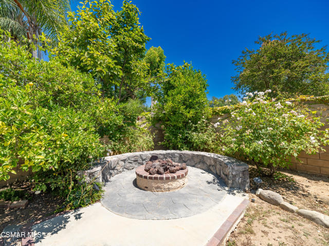 552 Fairfield Road, Simi Valley CA: https://media.crmls.org/mediaz/734c512a-10d8-4e2c-adbb-c75b3461efed.jpg