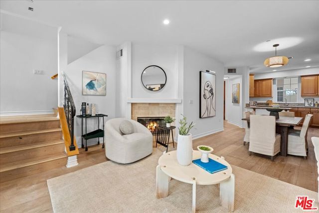 5935 Playa Vista Drive, Playa Vista CA: https://media.crmls.org/mediaz/734c8219-22c8-4cce-8a31-471d9367addf.jpg