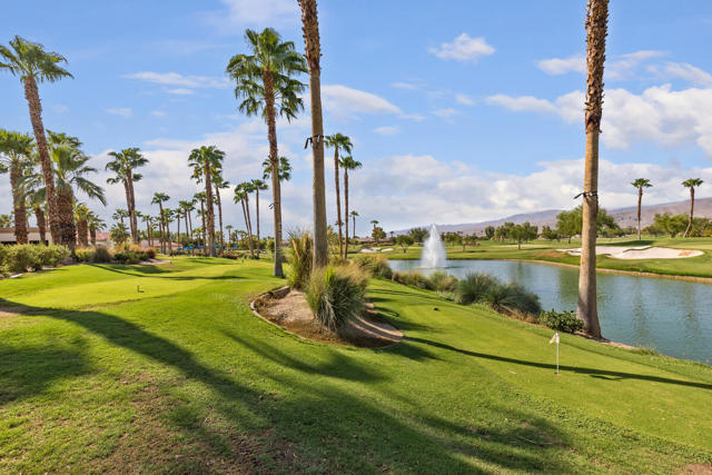 81390 Corte Trigo, Indio CA: https://media.crmls.org/mediaz/734ca0dc-b372-45c1-873f-52b935fbc953.jpg