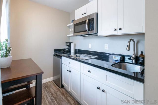 845 Beryl St unit B, San Diego CA: https://media.crmls.org/mediaz/734dccd5-a9f9-4e13-b870-684dd30c3bf1.jpg