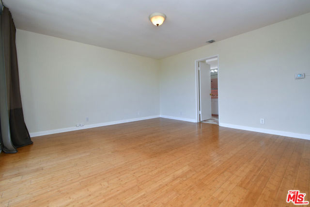 3682 Berry Drive, Studio City CA: https://media.crmls.org/mediaz/734df436-467b-4b45-8295-a39cc634e617.jpg