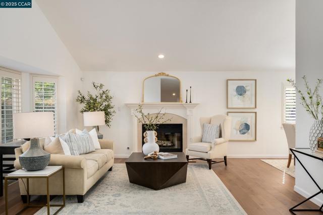 46 Saint Mark Ct, Danville CA: https://media.crmls.org/mediaz/734ed135-f061-44e2-a337-21a63a8a1c04.jpg