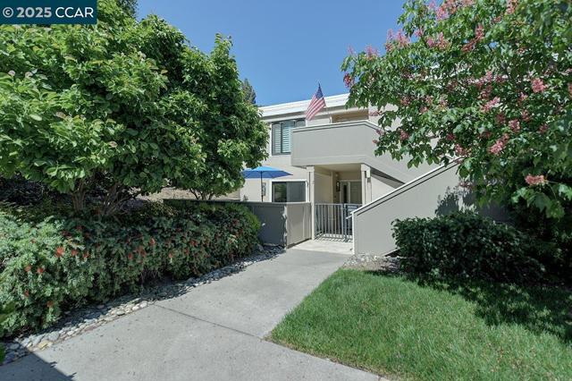2017 Oakmont Way, Walnut Creek CA: https://media.crmls.org/mediaz/734eebde-eebb-4a58-8457-2430ed6f0f35.jpg