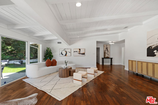 4450 Coronet Drive, Encino CA: https://media.crmls.org/mediaz/734f147a-3ce1-4ed5-8f49-d79ea1444fac.jpg