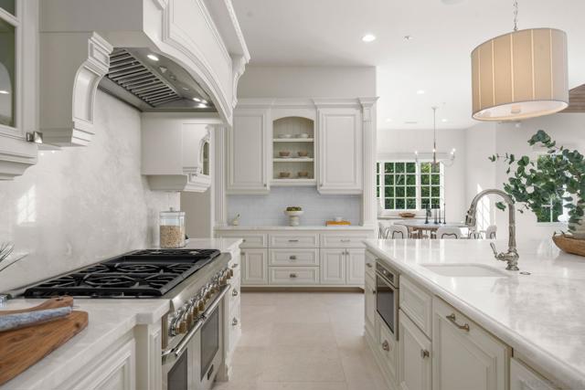 5986 Greensview Ct, Rancho Santa Fe CA: https://media.crmls.org/mediaz/734f45c9-2bfd-45d2-991d-dc3c55a85559.jpg