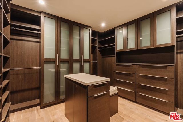 770 Paseo Miramar, Pacific Palisades CA: https://media.crmls.org/mediaz/734f6158-1945-423f-8e00-81918bc3c724.jpg