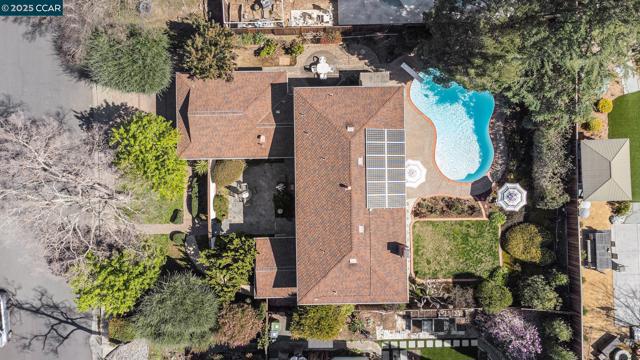 3257 Inverness Dr, Walnut Creek CA: https://media.crmls.org/mediaz/734fab06-c673-4f1e-8c8a-1f469f41a14e.jpg