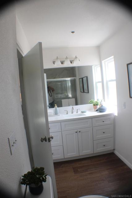 2939 Laurel St, San Diego CA: https://media.crmls.org/mediaz/734fb27d-b328-4d85-bb5e-cd9691a4d5ec.jpg