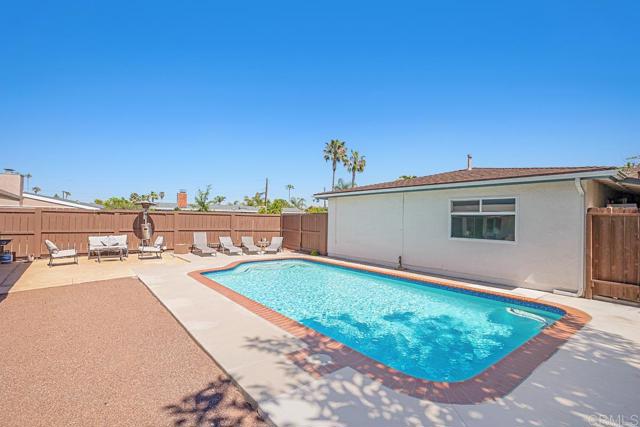 Detail Gallery Image 30 of 43 For 5676 Chateau Dr, San Diego,  CA 92117 - 7 Beds | 3/2 Baths