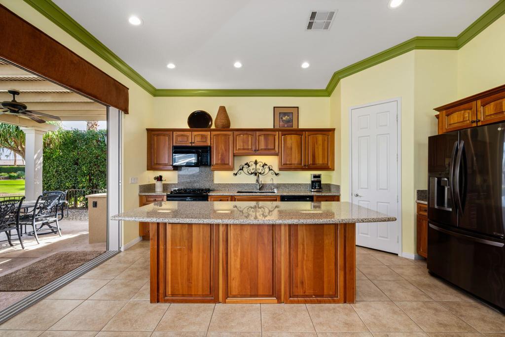 MLS #219138404DA image #12