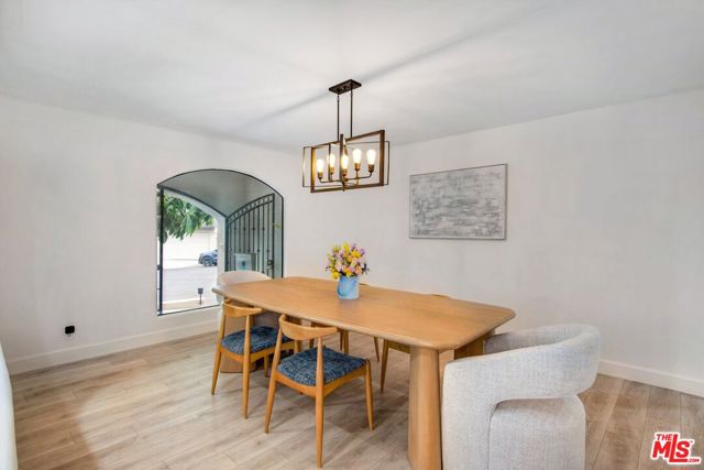 4223 Don Carlos Drive, Los Angeles CA: https://media.crmls.org/mediaz/735030d0-4f08-4299-8ba3-9194b840b88c.jpg