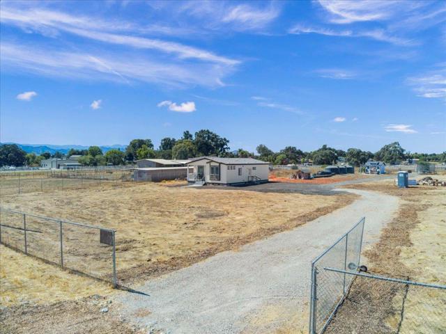 2055 Rucker Avenue, Gilroy CA: https://media.crmls.org/mediaz/73505ab3-b94a-40d8-ae3b-a232aea05eb7.jpg