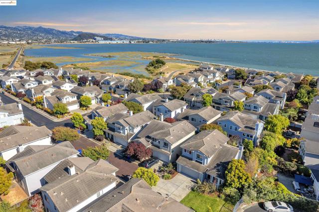 16 Bay Harbor Ct, Richmond CA: https://media.crmls.org/mediaz/7350810f-72e8-4789-bfb4-6067a5faa820.jpg