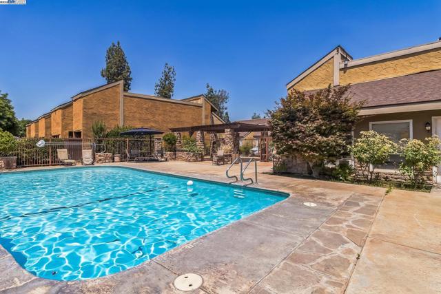 7166 N Fruit Ave, Fresno CA: https://media.crmls.org/mediaz/7350d55c-adbf-433e-bbe2-f2d780c87adc.jpg