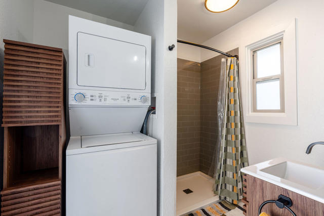 1125 E Sunny Dunes Road, Palm Springs CA: https://media.crmls.org/mediaz/73518d12-e719-45ca-a5bc-b34d28dcb474.jpg