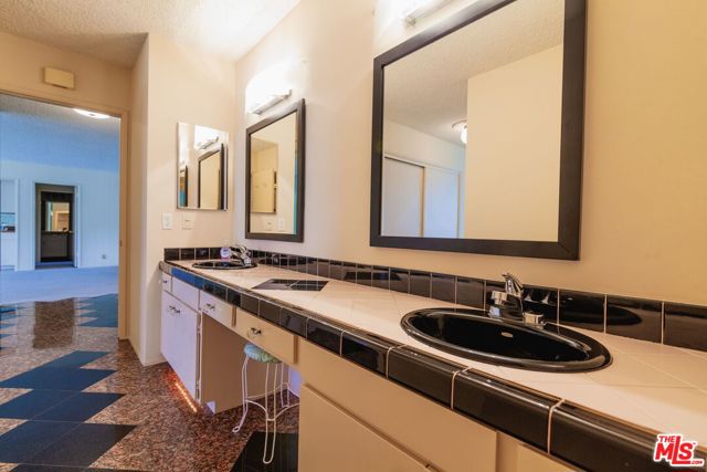 8701 Delgany Avenue, Playa del Rey CA: https://media.crmls.org/mediaz/7351c66c-f3ee-4bd7-b335-aafa5907fac9.jpg