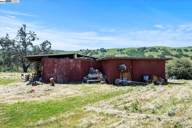 6400 Mines Rd, Livermore CA: https://media.crmls.org/mediaz/7351d191-b6a6-4dd0-888d-86191e233573.jpg