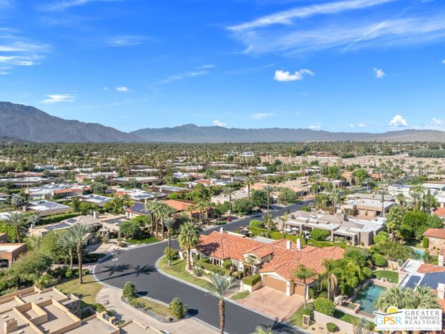 16 Villaggio Place, Rancho Mirage CA: https://media.crmls.org/mediaz/7351f185-206d-4ac0-83d9-68590571f6c1.jpg
