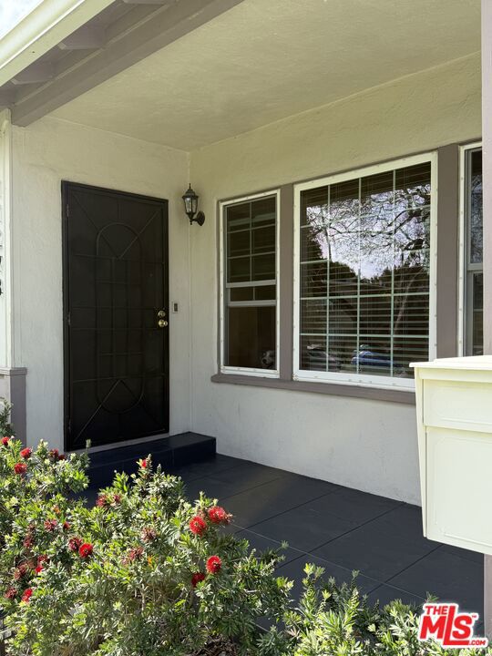 11293 Brookhaven Avenue, Los Angeles CA: https://media.crmls.org/mediaz/73527944-1902-4194-810a-49e01d0e1833.jpg