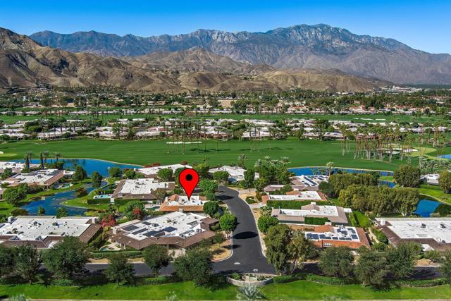 11 Sussex Court, Rancho Mirage CA: https://media.crmls.org/mediaz/735280d7-2a35-40e8-81a5-7e7943ef98f2.jpg