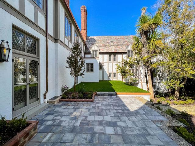 85 Fagan Drive, Hillsborough CA: https://media.crmls.org/mediaz/7352eda4-7341-4c4a-91f7-43804bb4c1f5.jpg