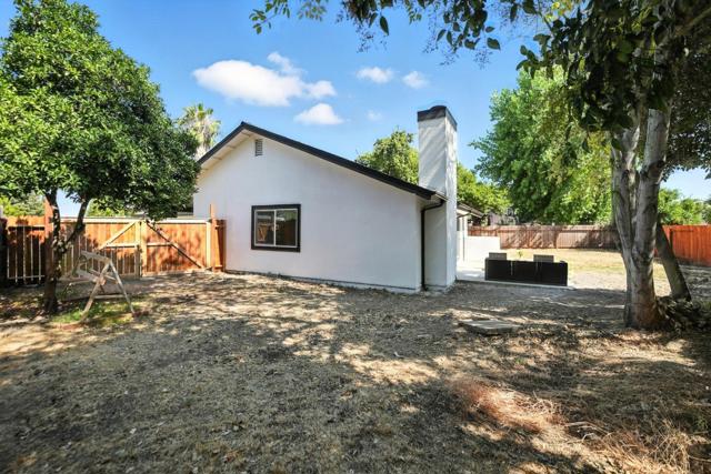 1190 Rio Norte Way, Sacramento CA: https://media.crmls.org/mediaz/7352fbd5-a5e8-474a-8e7f-4f0475db00b2.jpg